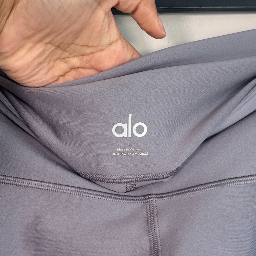 ALO Yoga Airlift High-Waist Leggings in Fog - L - Picture 6 of 6